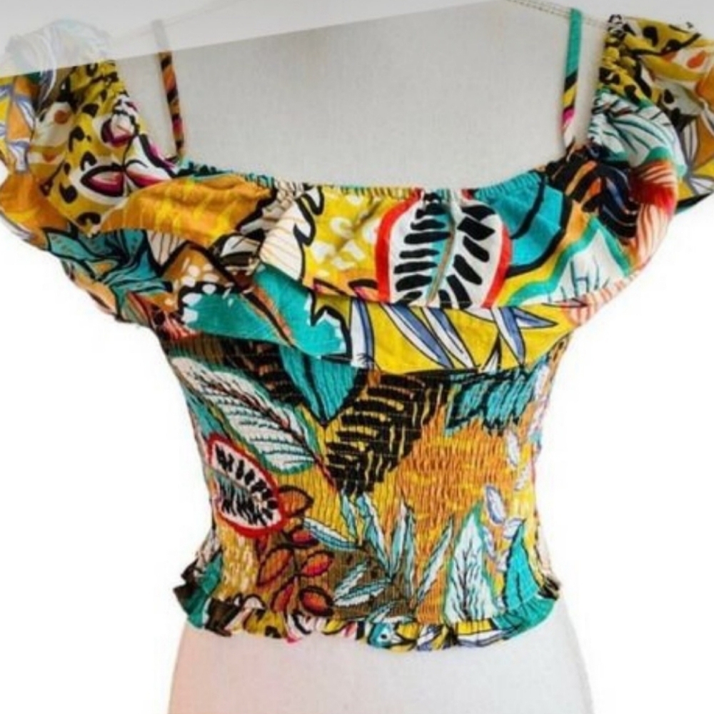 Milk & Honey Crop top, Off-shoulder Multicolored Safari print. Size M